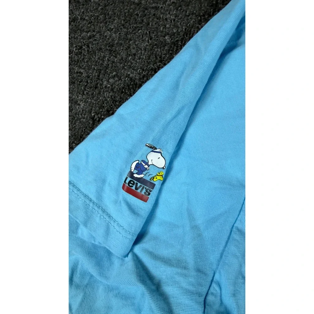 Levi's x Peanuts Snoopy Dive In Graphic T-Shirt Light Blue Small 56152-0007